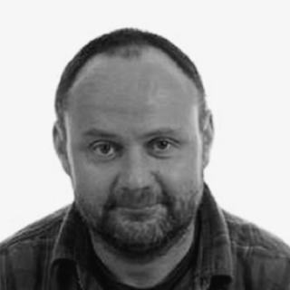 headshot david riach