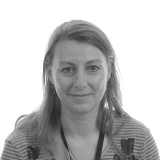 Dr Liz Dinnie